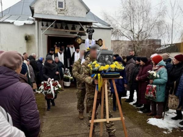 У Нововолинську провели в останню путь загиблого воїна Сергія Хому6