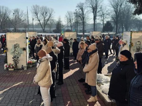 У Нововолинську вшанували пам’ять захисників Донецького аеропорту6