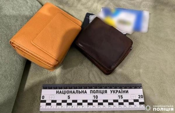 У Рівному затримали зловмисника, який викрав із квартири понад 17 тисяч гривень.ОНОВЛЕНО1