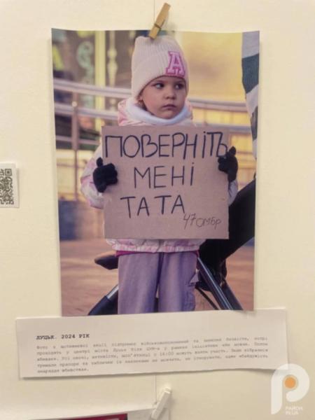 У рожищенському Молодіжному центрі стартувала персональна виставка Владислава Вакалюка13