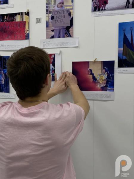 У рожищенському Молодіжному центрі стартувала персональна виставка Владислава Вакалюка10