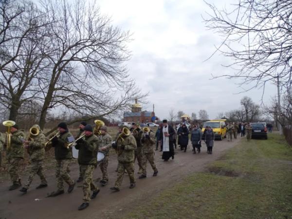 У селі Свинарин попрощалися із захисником Сергієм Вавринчуком10