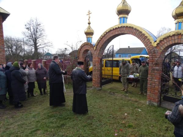 У селі Свинарин попрощалися із захисником Сергієм Вавринчуком20