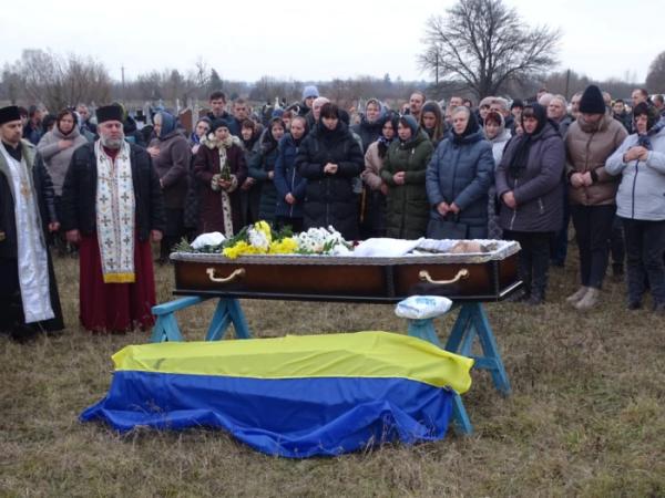 У селі Свинарин попрощалися із захисником Сергієм Вавринчуком8