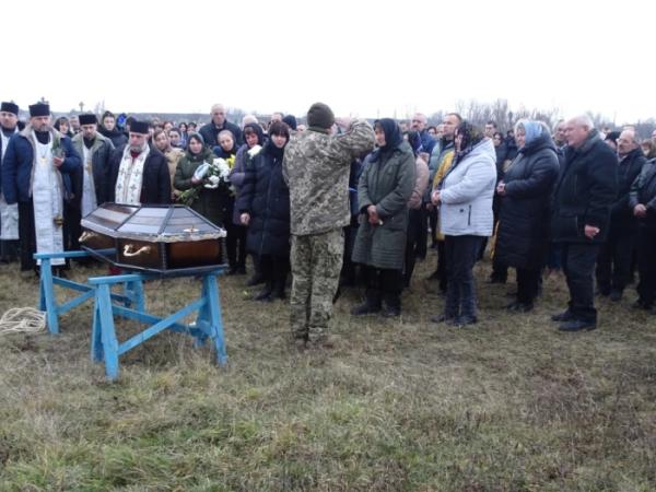 У селі Свинарин попрощалися із захисником Сергієм Вавринчуком3