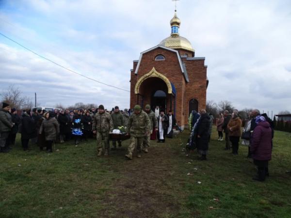 У селі Свинарин попрощалися із захисником Сергієм Вавринчуком14