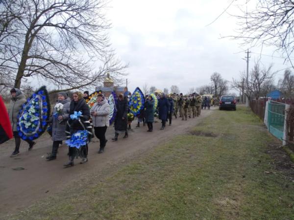 У селі Свинарин попрощалися із захисником Сергієм Вавринчуком11