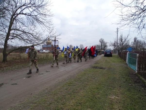 У селі Свинарин попрощалися із захисником Сергієм Вавринчуком13