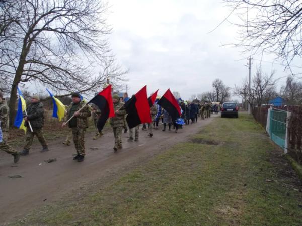 У селі Свинарин попрощалися із захисником Сергієм Вавринчуком12