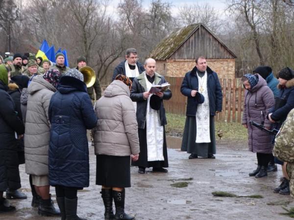 У селі Свинарин попрощалися із захисником Сергієм Вавринчуком9