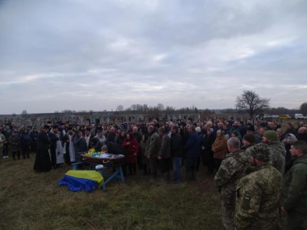 У селі Свинарин попрощалися із захисником Сергієм Вавринчуком6