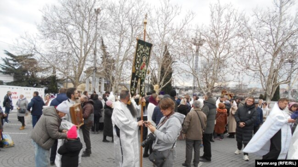 В Севастополе прошел крестный ход, на котором призывали к «победе» (фото)2