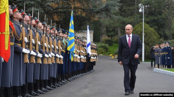 Володимир Путін на відкритті пам'ятника Олександру ІІІ в Лівадійському палаці. Ялта, Крим, 2017 рік