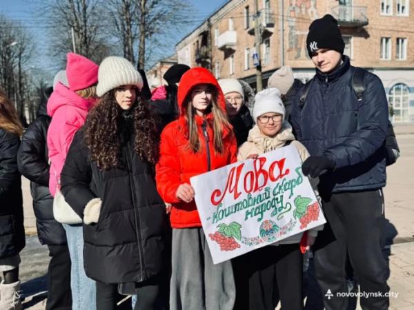 «Мова – наш кордон»: у Нововолинську представили перформанс5