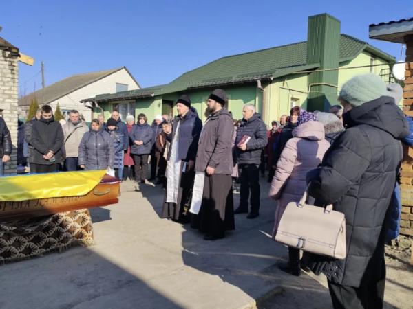 Пів року вважали зниклим безвісти: Копачівська громада попрощалася із захисником України Аркадієм Луцюком8