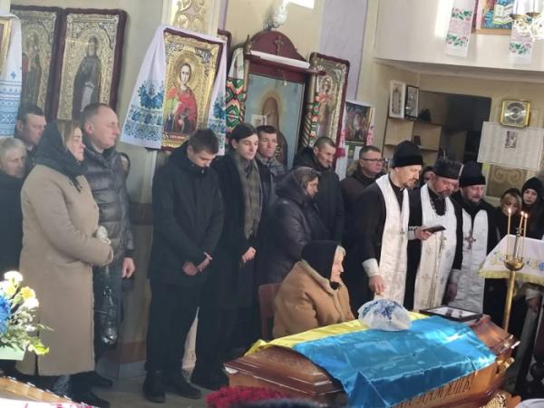 Пів року вважали зниклим безвісти: Копачівська громада попрощалася із захисником України Аркадієм Луцюком6