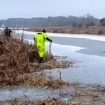 У Ковелі з холодної річки врятували собаку