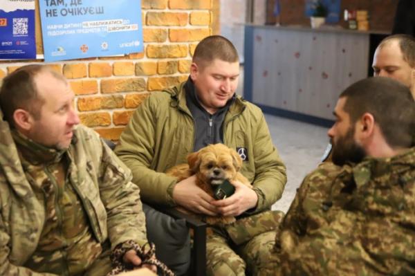 У Луцьку для нацгвардійців, які повернулися з фронту, влаштували релакс у басейні та іпотерапію2