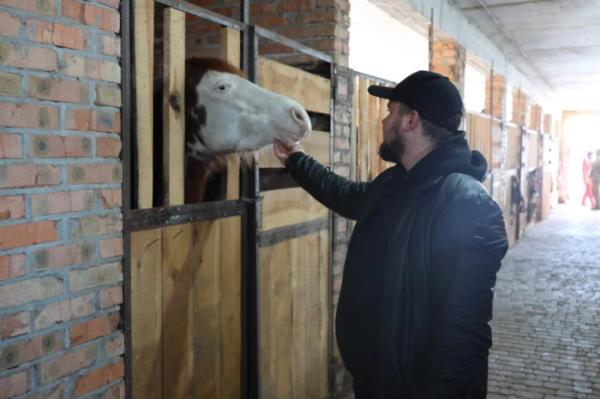 У Луцьку для нацгвардійців, які повернулися з фронту, влаштували релакс у басейні та іпотерапію4