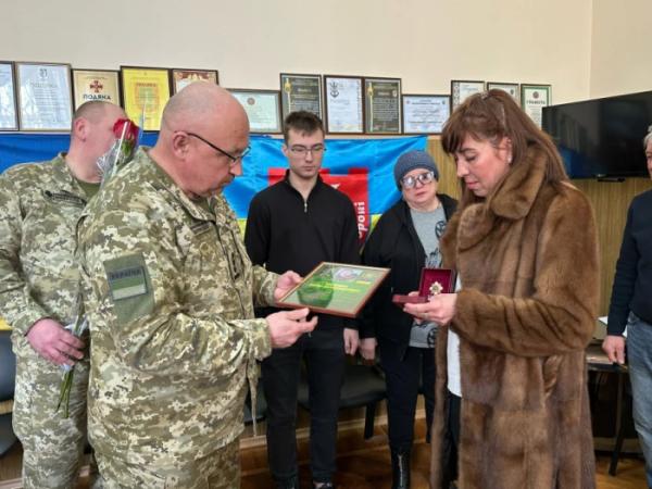 У Подільську сім’ям загиблих прикордонників вручили державні нагороди1