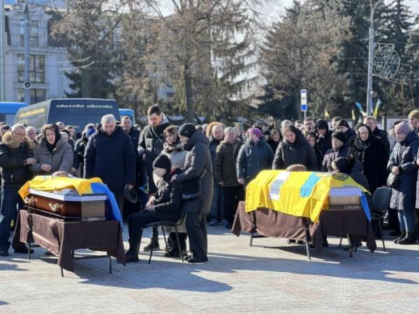 У Рівному попрощалися із захисниками Павлом Ковальчуком та Олександром Дубичем4