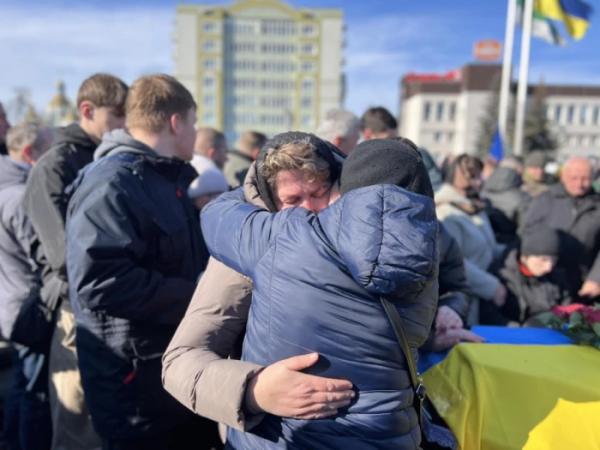 У Рівному попрощалися із захисниками Павлом Ковальчуком та Олександром Дубичем5