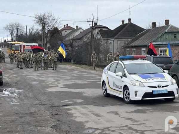 У Рожищі в останню дорогу провели захисника України Павла Бурця7