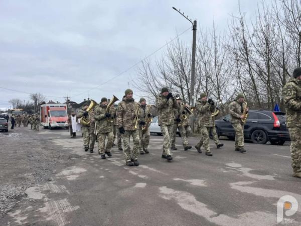 У Рожищі в останню дорогу провели захисника України Павла Бурця6