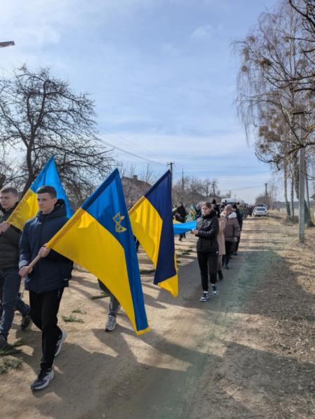 У селі Стеблі попрощалися із захисником Євгенієм Гутевичем24