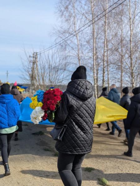 У селі Стеблі попрощалися із захисником Євгенієм Гутевичем3