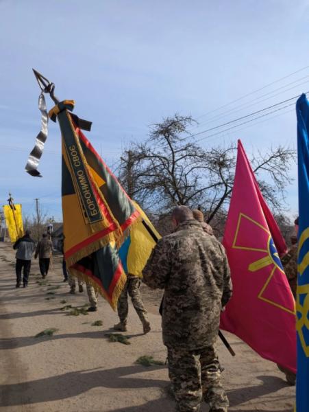 У селі Стеблі попрощалися із захисником Євгенієм Гутевичем23