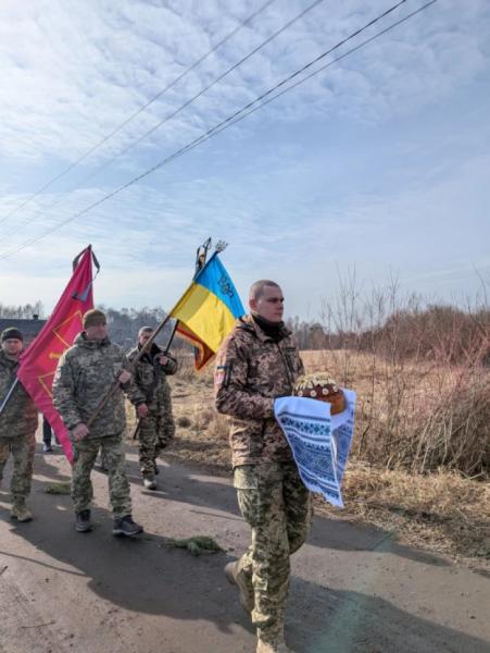 У селі Стеблі попрощалися із захисником Євгенієм Гутевичем13