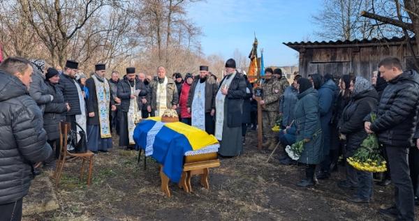 У селі Стеблі попрощалися із захисником Євгенієм Гутевичем