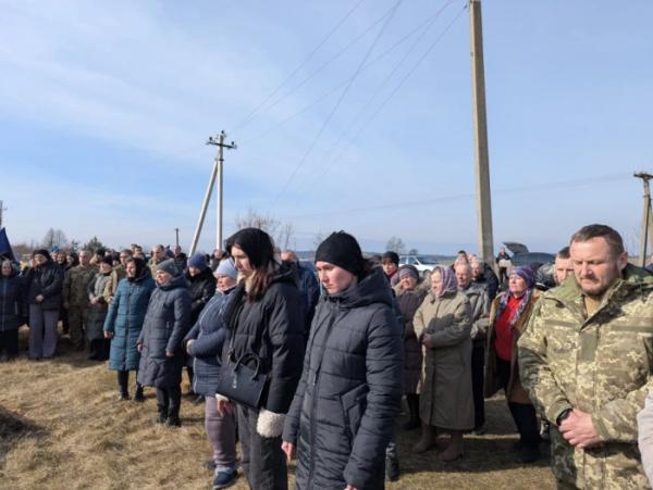 У селі Стеблі попрощалися із захисником Євгенієм Гутевичем31