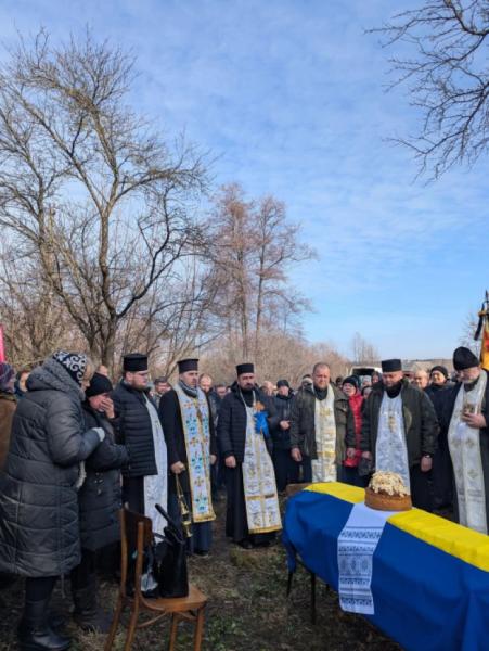 У селі Стеблі попрощалися із захисником Євгенієм Гутевичем10