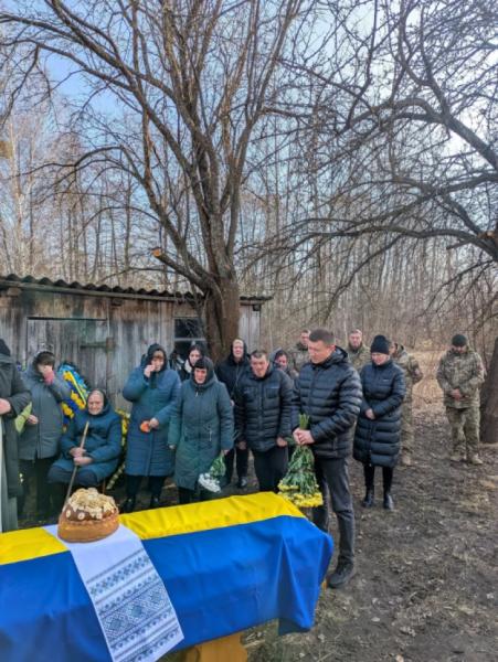 У селі Стеблі попрощалися із захисником Євгенієм Гутевичем11