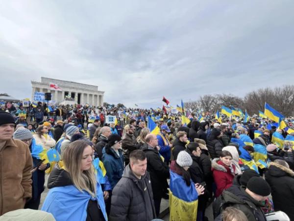 У Вашингтоні люди вийшли на демонстрацію, щоб підтримати Україну9