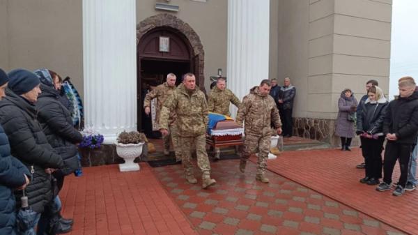 Великомостівська громада віддала останню шану захиснику Михайлу Кісілевичу1