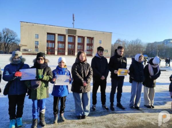 «Зупинись. Вшануй»: у Шептицькому провели акцію нагадування про хвилину мовчання19