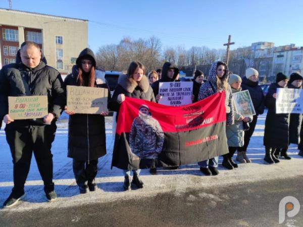 «Зупинись. Вшануй»: у Шептицькому провели акцію нагадування про хвилину мовчання10