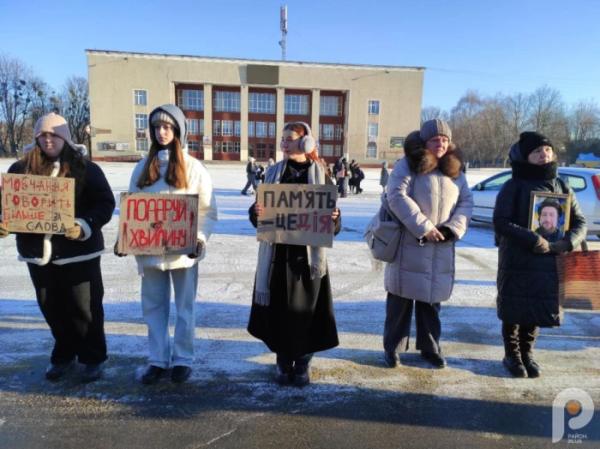 «Зупинись. Вшануй»: у Шептицькому провели акцію нагадування про хвилину мовчання6