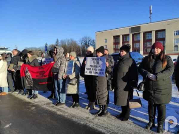 «Зупинись. Вшануй»: у Шептицькому провели акцію нагадування про хвилину мовчання5