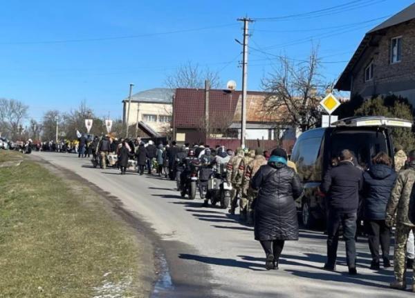 "Душа летить у вічність": Красне попрощалося з Героєм Михайлом Рачкевичем