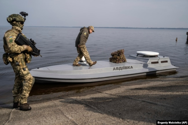 Новий дрон Sea Baby «Авдіївка» на воді під час презентації СБУ в Київській області, 5 березня 2024 року