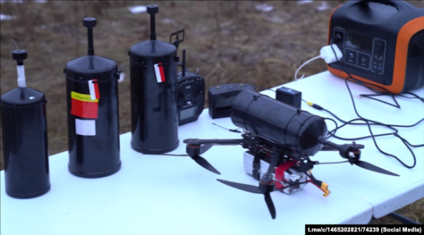 Російський FPV-дрон на оптоволокні, 3 котушки оптоволоконного кабелю, наземний модуль управління