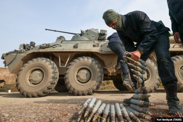 БТР-82А під час бойової підготовки на десантному полігоні морської піхоти Тихоокеанського флоту РФ (ТОФ) «Клерк». Росія, Приморський край, жовтень 2022 року