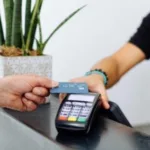 Неможливо розрахуватися карткою: у роботі Visa та Mastercard стався масовий збій