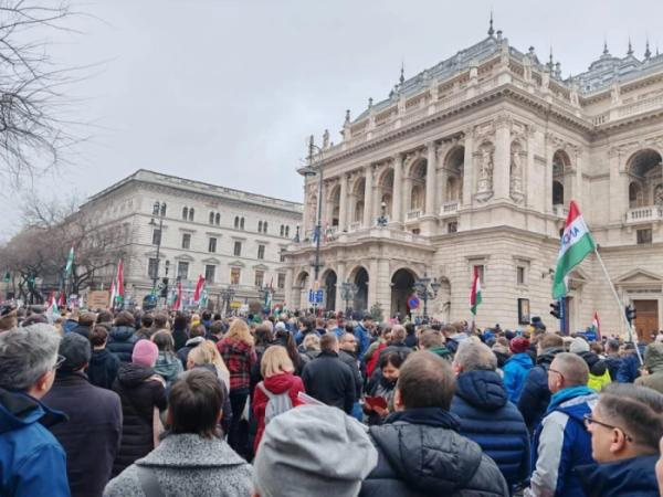 Мітинг опозиції в Будапешті проти Віктора Орбана, 15 березня 2025 року. Фото з фейсбук-сторінки партіїTisza3