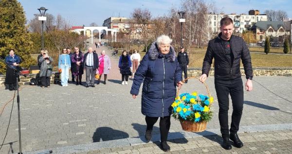 У день народження Тараса Шевченка у Ковелі поклали квіти до пам’ятника Кобзарю