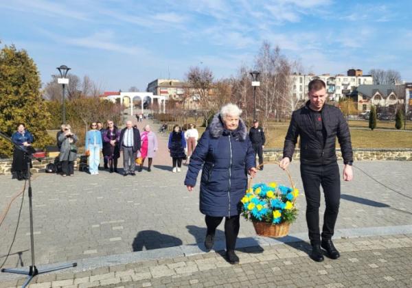 У день народження Тараса Шевченка у Ковелі поклали квіти до пам’ятника Кобзарю4